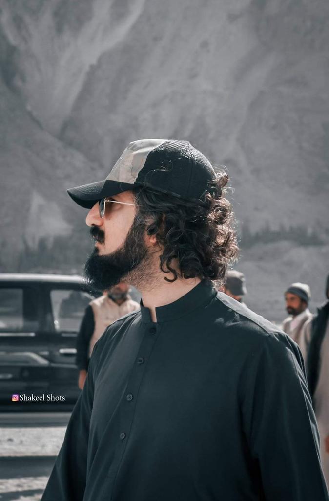 از غم پنہان نگفتن مشکل است
بادہ در مینا نہفتن مشکل است
#HBDSahibzadaSultan422