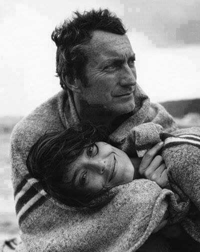 CasaLettori's tweet photo. La mia casa è qui:

nel tuo abbraccio.

Che sollievo, che pace.

Ghiannis Ritsos

#LaPoeticaDiUnGesto a #CasaLettori https://t.co/qJFWtNwMxx