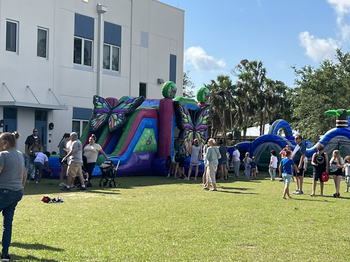 Atwater Elementary Earth Day Celebration. @ThePattersonFdn @SuncoastCGLR @RemakeDays #RemakeDays #SuncoastRemakeDays