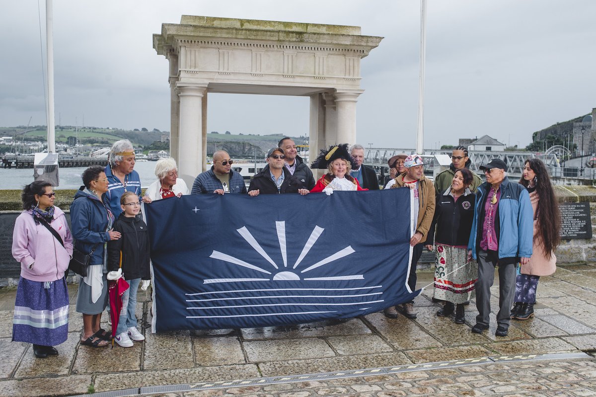 TRPlymouth's tweet image. We are so thrilled that some of the Wampanoag Nation have arrived in Plymouth, where they will tell their story on stage for the first time, tomorrow evening.

Earlier they arrived by boat at the Mayflower Steps, were welcomed by @PlymLordMayor, and proudly displayed their flag.