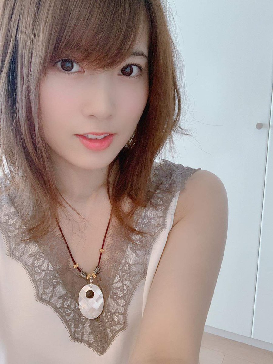 makoteam8akita's tweet photo. 3年前

#エイトちゃんのおうち時間
#OUC48
お題:『行ってみたい都道府県』

こんにちは〜！
茨城の岡部麟です！

"また行きたい"ってところで、【千葉県】に行
きたいです！

去年遊びに行ったんですけど、マザー牧場はと
っても楽しかったし夜ご飯に食べた炉端焼きも
美味しかったです！

自分で運転🚗できるようになったらもっと楽
しいところ探して旅に出掛けたいな！

印象に残ってるのは、『Position』の撮影でも
行った海！なんと同じ場所でした！馬ちゃんに
乗るために受付したところがこのミュージック
・ビデオ撮影時の楽屋だったんです！懐かしか
ったな！

撮影自体はその海の近くでしたんですけど、遊
びに行った時は馬ちゃんに乗って海をお散歩し
ました！1回馬ちゃんがテンション上がりに上
がっちゃって落ちるかと思ったんですけどなん
とか(笑)

景色も最高だった乗馬体験！貴重です！七瀬に
案内してもらいたいな！(で、そのままお泊ま
りさせて欲しい)

https://t.co/mIY1IgpCqe