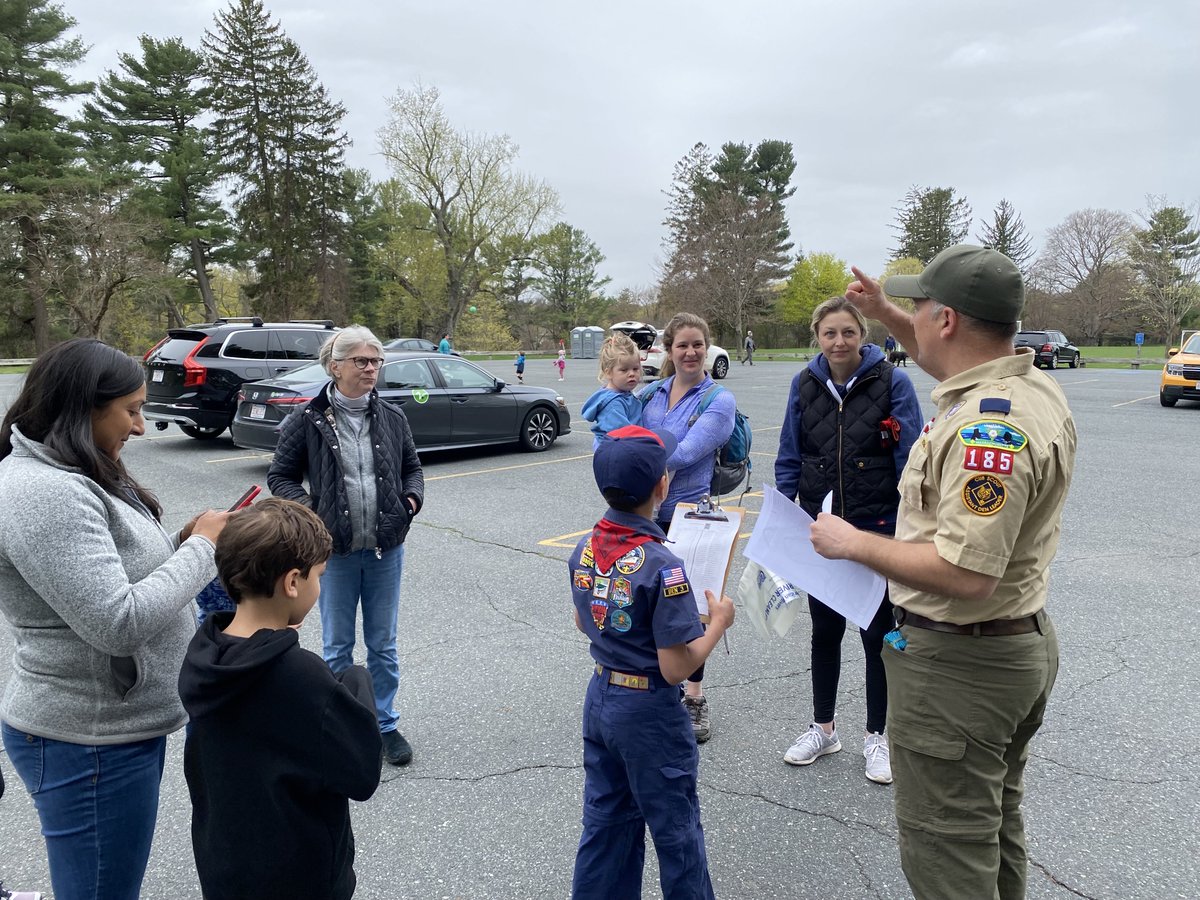 charlesriver's tweet photo. Thanks @RepAlicePeisch and Wellesley Cub Scout Pack 185 for joining the #CharlesRiverCleanup @ Elm Bank Reservation!๐ Great to see our partners from @climatecrews there as well! #myCleanCharles #KeepinItClean https://t.co/hWmd8ZelZ9