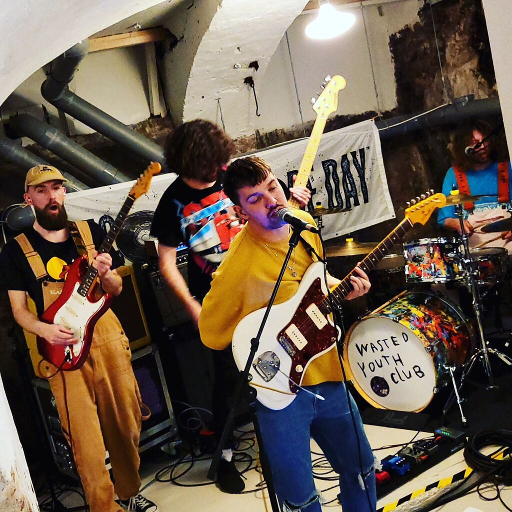 @wastedyouthclubb tijdens @recordstoredaynl in @plato_deventer 👍😊 instagr.am/p/CrV-XYRtEPy/