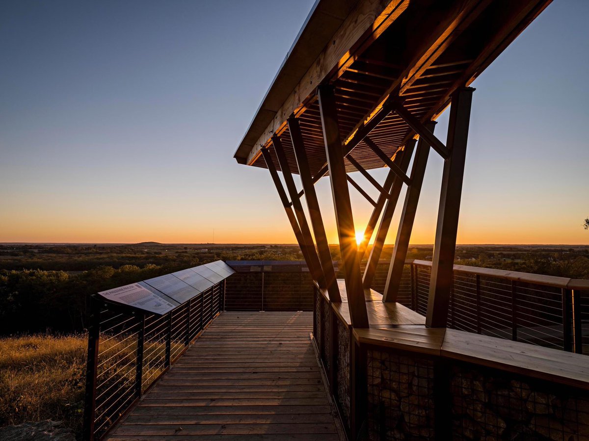 douglascountyks's tweet photo. Happy #EarthDay 🌎
Have you taken photos around Douglas County? Where are your favorite places to recreate, enjoy for scenery or wildlife viewing, visit for historical or cultural connections? Upload your photos at https://t.co/xKtuZfe73R and tell us about them!
#dgksopenspace https://t.co/yKc6602DGM