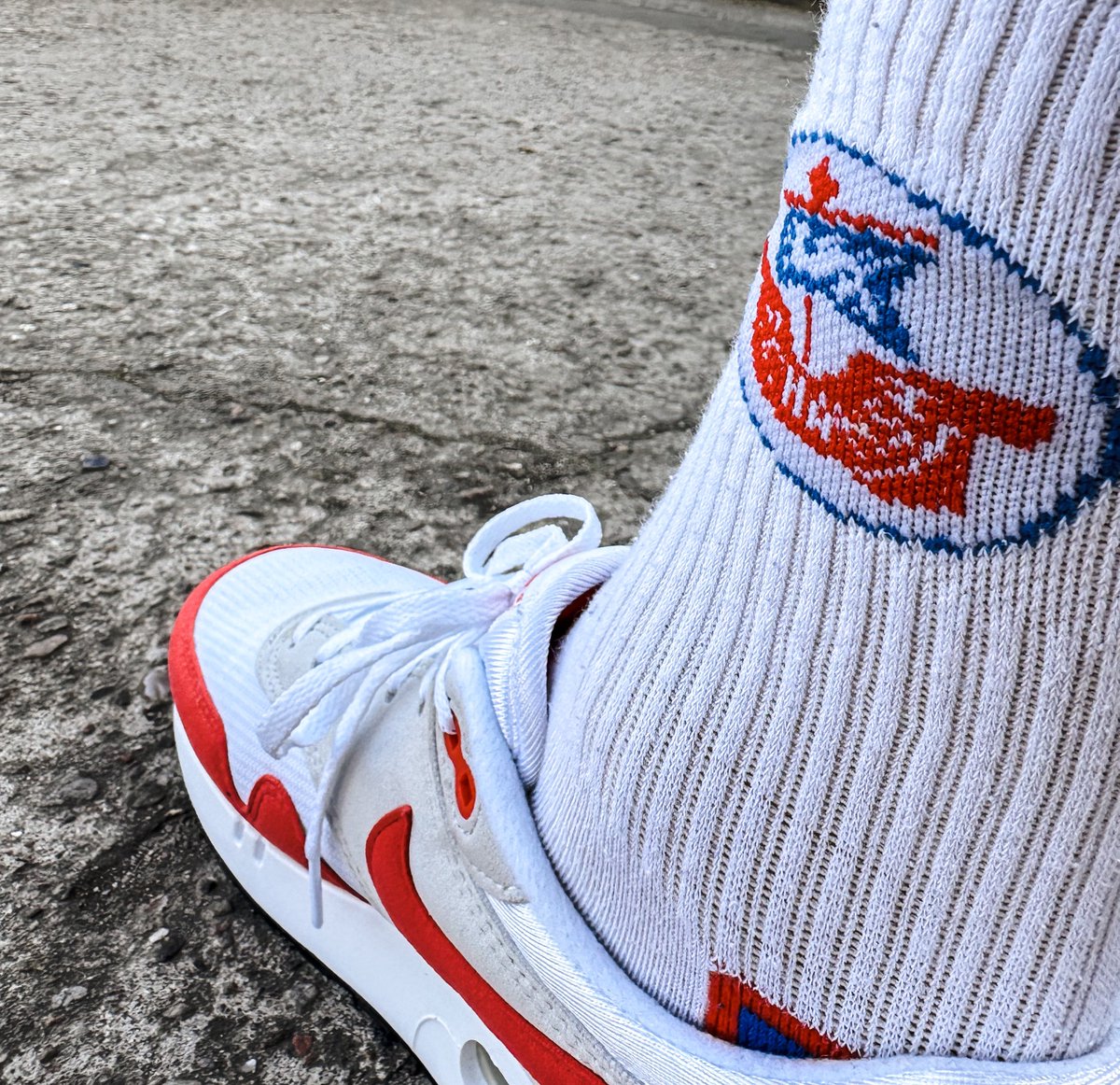 Sie passen zu jedem Schuh,
ob Sandale oder Lederschuh.
Mit Hansasocken bist du bereit,
für jeden Anlass und jede Gelegenheit.

#Hansa