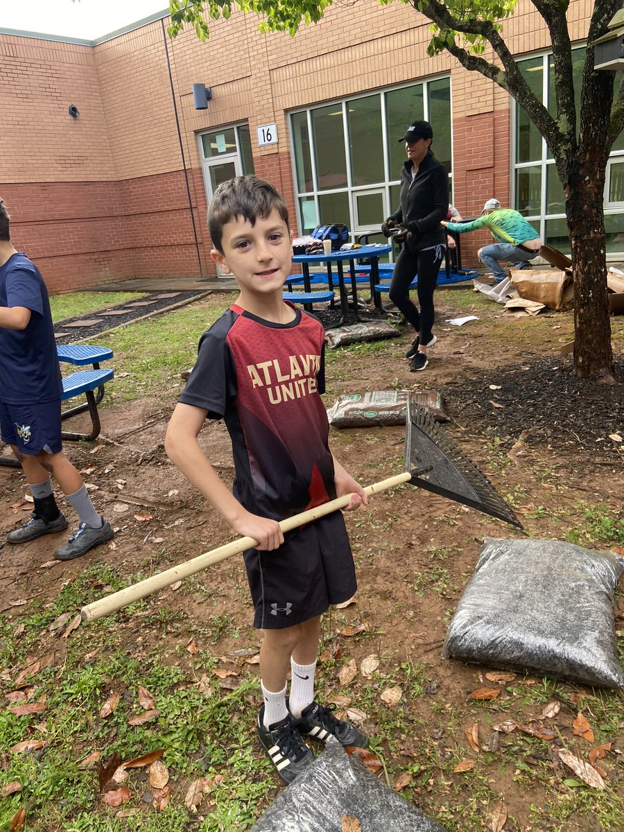 SHEASLab's tweet photo. Summit Hill Elementary Ss learn early about the importance of loving and taking care of our earth during the #EarthDay2023 event. @lorriebearden @summithillpto https://t.co/UUxKgZeSfh