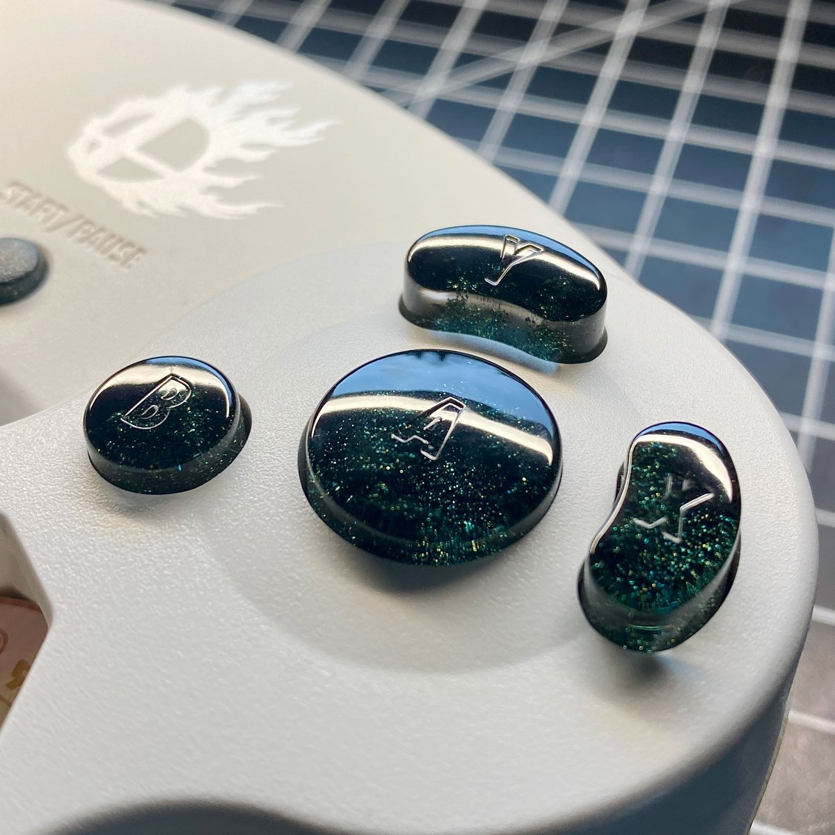 Small restock going up. Dichroics are back,  as well as some green mica sets. :)