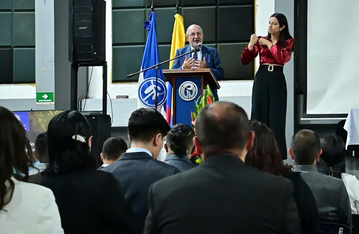 comunidadUPN's tweet photo. 🎓👩🏻🎓 #GradosUPN Hoy felicitamos a todos los nuevos graduandos de las Facultades de Ciencia y Tecnología, Educación Física y el Doctorado Interinstitucional en Educación de la #UPN. Estamos orgullosos de los maestros y maestras de la #CasaGrande de la Pedagogía. 💙 https://t.co/knxhzOhToN