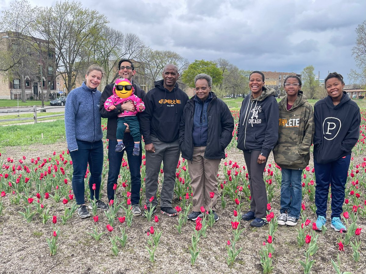 chicagosamir's tweet photo. Nice group picture with @chicagosmayor this am who helped plant tulips last year along with @macfound genius Amanda Williams + family and #BabyLeela. Great time to visit #RedefiningRedlining in the Washington Park community at 53rd & Prairie https://t.co/fo5w516o19