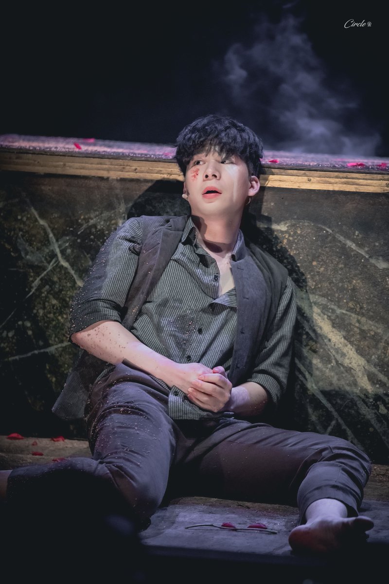 Circle__ym's tweet photo. 230422 밤공 브라더스 까라마조프 

스페셜 커튼콜
<발작> 

스메르 役 ㅣ #이준우 배우님 https://t.co/EckfRRVkgK