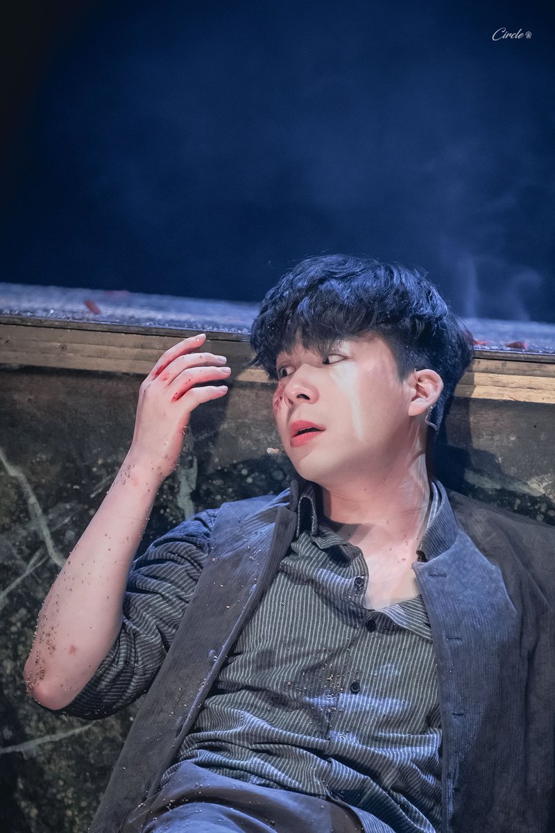 Circle__ym's tweet photo. 230422 밤공 브라더스 까라마조프 

스페셜 커튼콜
<발작> 

스메르 役 ��� #이준우 배우님

‘ 왜 내가 눈물을 흘렸을까 ’ https://t.co/3rsXtIjqDN