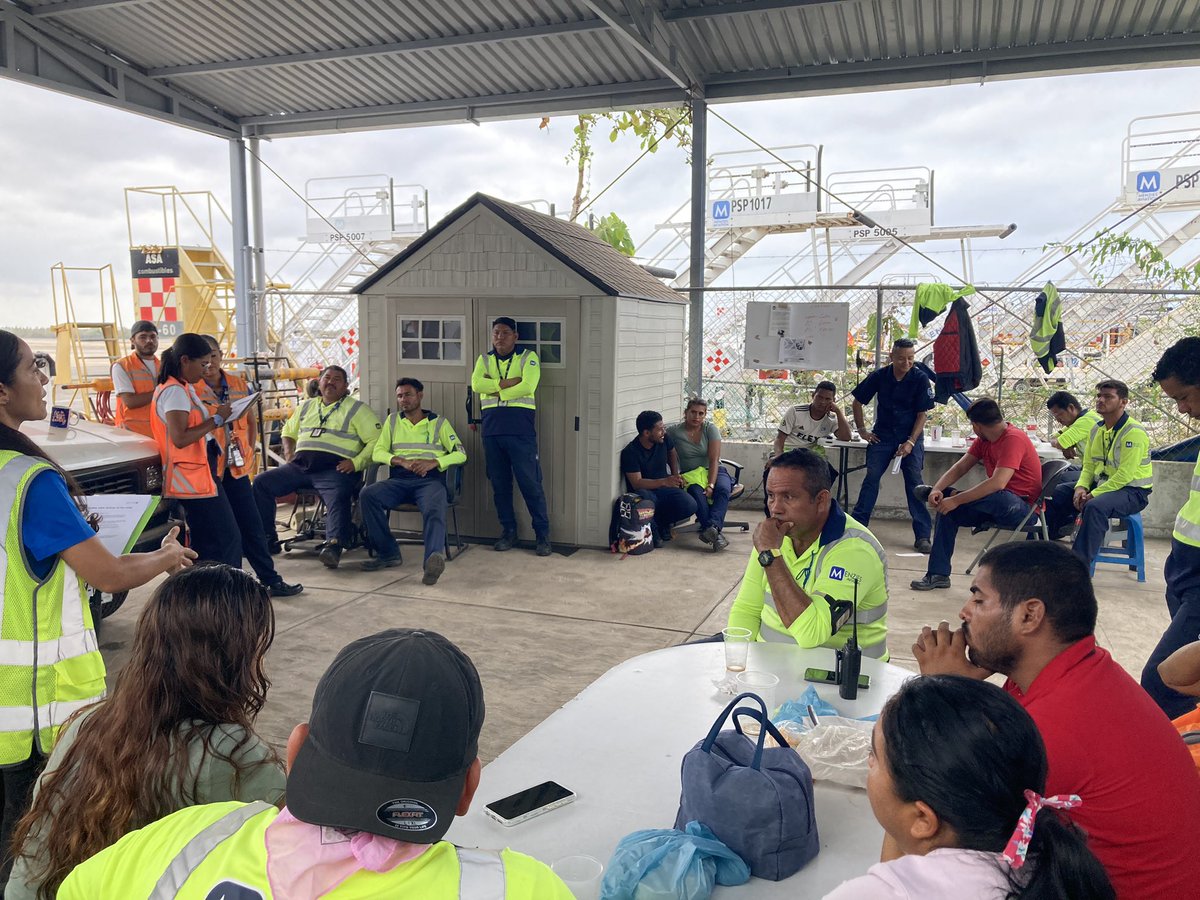 elferbu's tweet photo. Sharing with our #ZIH #Menzies team #SafetyBlitz @AOSafetyUAL #nosmallrolesinsafety https://t.co/Kc3Z2U1FCh