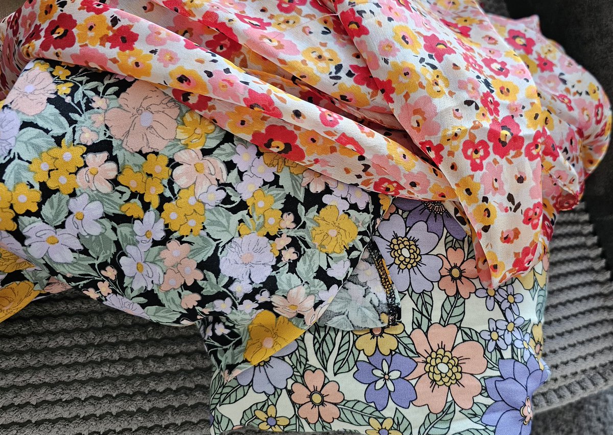 Bought some floral fabric from the Cancer charity shop today - so pretty.
I will be recycling them into beautiful hair scrunchies 😍

#recycling #recyclingfabric #charity #charityshop #scrunchies #craftbusiness #supportlocal #smallbizuk