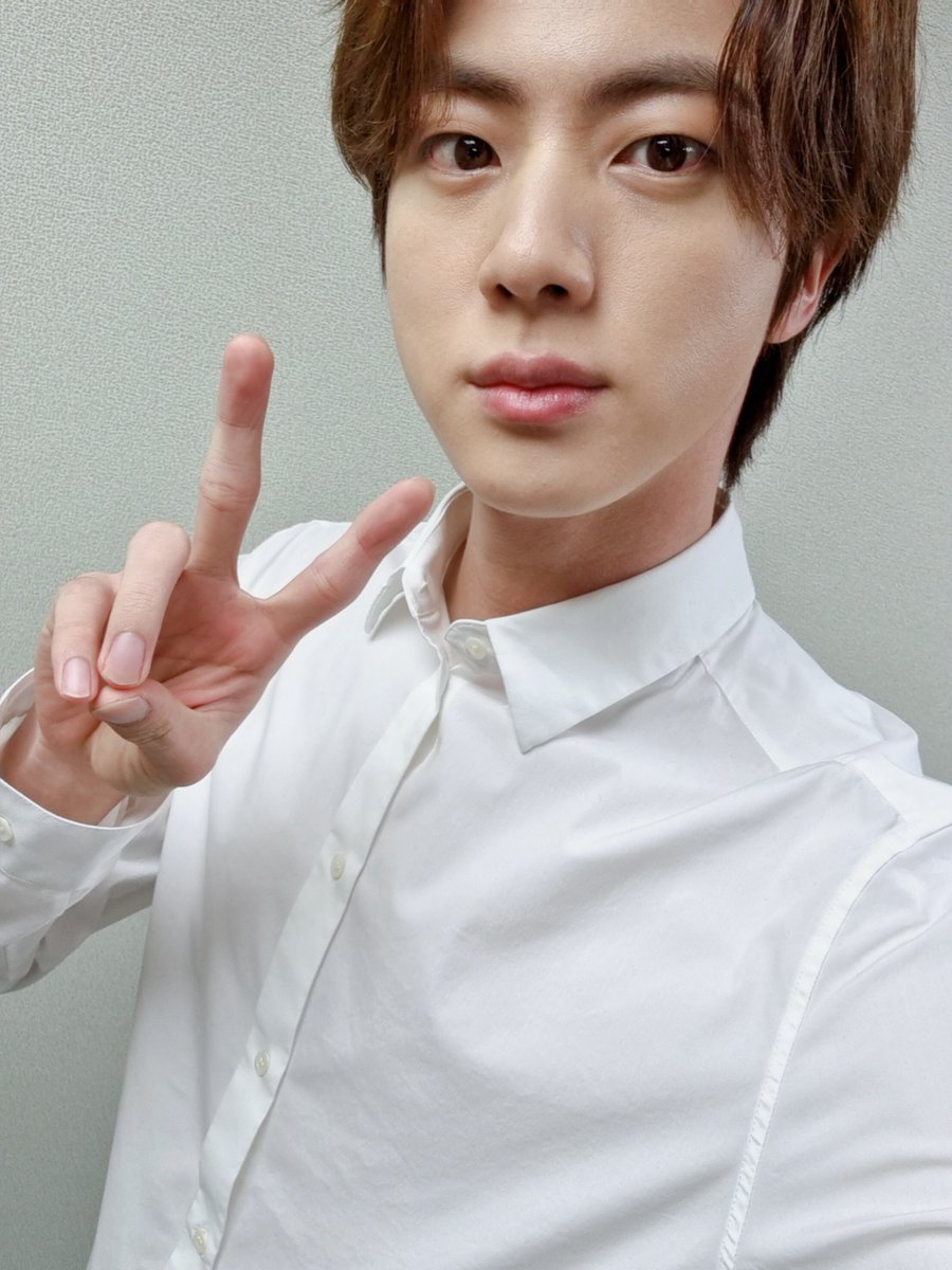 hourjinnie's tweet photo. D-516
#JIN selca of the day 
#WaitingForTheAstronaut https://t.co/KHi8FNZ2nv