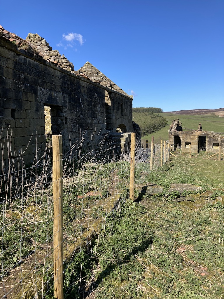 raven_lea's tweet photo. On Thursday rangers &amp; volunteers finished replacing the fences round @NYMoorsCoastNT Stork House in Bransdale. Before &amp; after photos. https://t.co/Dup5COqSMm
