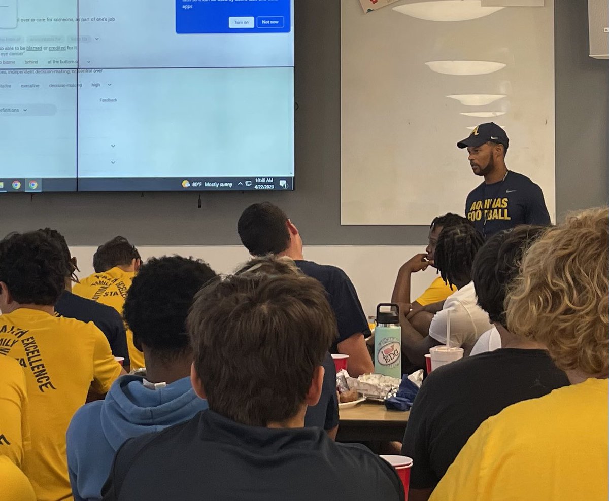 STA_Football's tweet photo. 🔹🔸SENIOR LEADERSHIP🔸🔹
Another memorable and meaningful Senior Leadership Meeting led by @CoachHarriott

#GoIdBlooded
#ChurchGang
#YouGoWeGo
@CoachHarriott https://t.co/JG7NwRWN6I