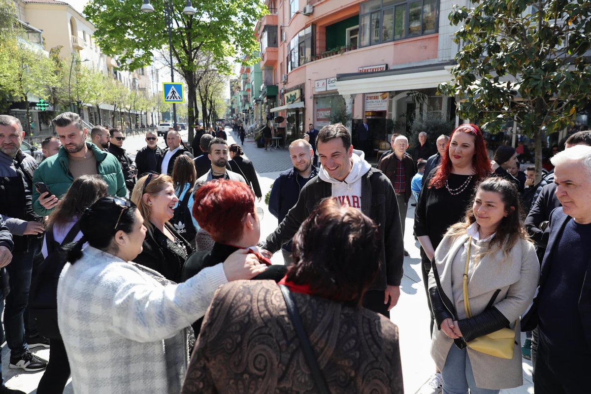 🔟 me ⭐️ 

Plot dashuri dhe energji nga banorët e Njësisë 🙌 ❤️⚡️.
Krenar që i përkas &amp; entuziast për ti shërbyer një komunitetit që nuk njeh kompromise me vlerat dhe progresin 🙏

<a href="/erionveliaj/">Erion Veliaj #MedCapitalCulture2025 🇪🇺🇦🇱</a> <a href="/FatmirXhafaj/">Fatmir Xhafaj</a> 

#VetëmPërpara➡️🇦🇱#KurrëMëMbrapa
#TiranapunON
#KrenarpërPS🌹