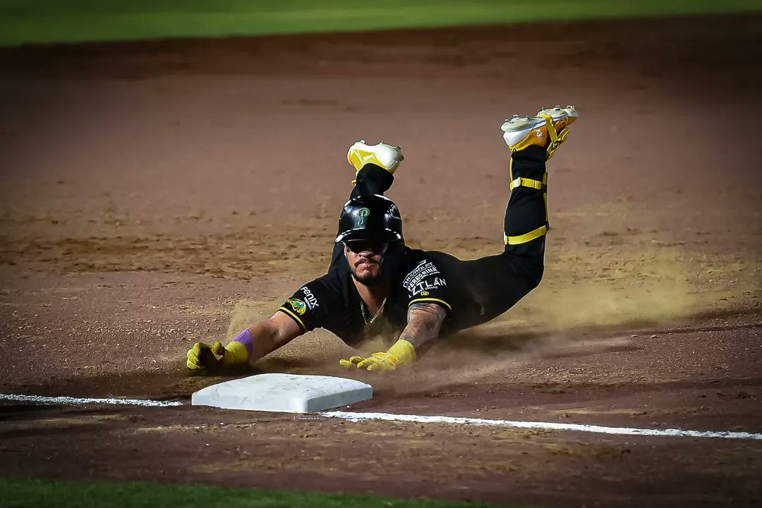 phalcantara's tweet photo. Pericos vs Piratas
Juego Inaugural 2023 https://t.co/Q1SayvGJ18