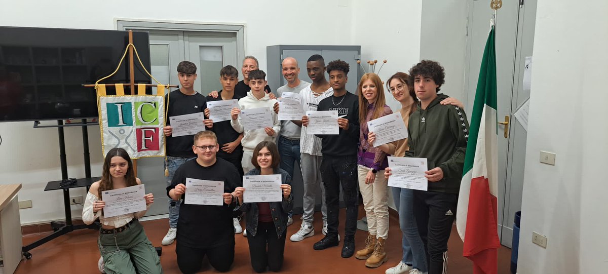 Erasmus_SVP's tweet photo. Ayer nos despedimos de nuestros amigos del @FantappieI después de una semana intensa de trabajo sobre la seguridad en redes 💻 y muchas experiencias de viaje que no olvidaremos nunca ♥️ Ci vediamo presto, amici! #ciaoitalia @EUErasmusPlus @sepiegob @Erasmus_Project @SVP_Zgz https://t.co/Ez7M4yLaw4