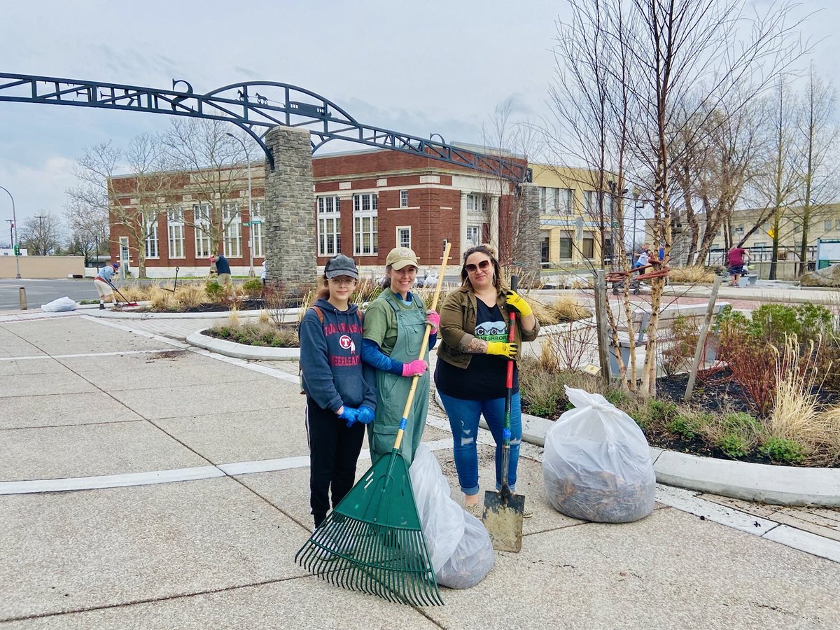 140thBill's tweet photo. Happy #EarthDay! My staff and I spent the morning with neighbors, in service to our corner of this beautiful planet. I thank the participants and organizers, including @TonawandaYPR, COT Neighbors United, Mayor Austin Tylec and the NT Waterfront Commission, and @hertelave. https://t.co/U8upOaRAet