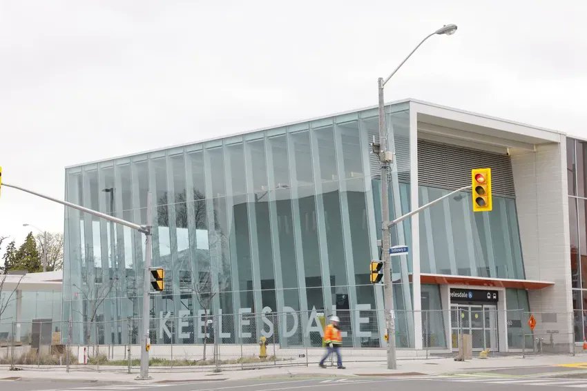 transittoronto's tweet photo. 04/22 ‘Something really stinks here’: Why you still don’t know when the #CrosstownLRT will start running | #GovofOnt #Metrolinx | via @StarGTANews https://t.co/4vBrb4ycvE https://t.co/GbMh64syvp
