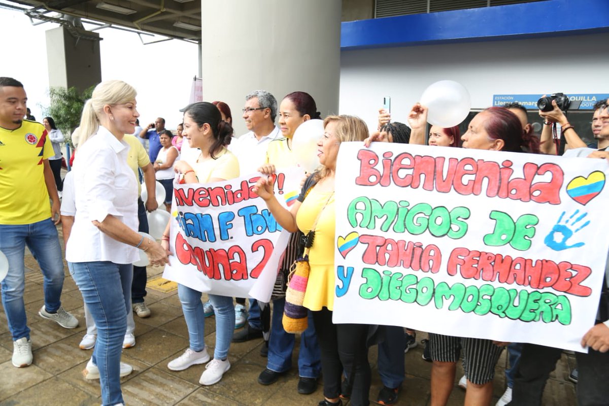 DilianFrancisca's tweet photo. Continuamos con nuestros recorridos de #LaUEnLosTerritorios escuchando a la comunidad y sus preocupaciones.

Hoy recorremos la Comuna 20 de #Cali  caminando sus barrios y construyendo en unión con sus habitantes iniciativas para el beneficio de sus comunidades. https://t.co/2xKrayXlRc