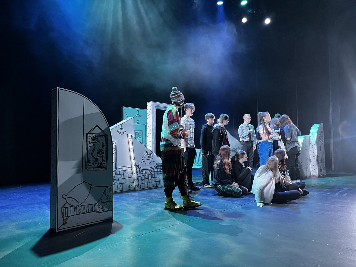 bryviolet's tweet photo. First look at Strangers Like Me for the #nationaltheatre connections festival @NationalTheatre @DerbyTheatre ! Designed by: @g_caseley_kirk https://t.co/6TTdUqKwuV
