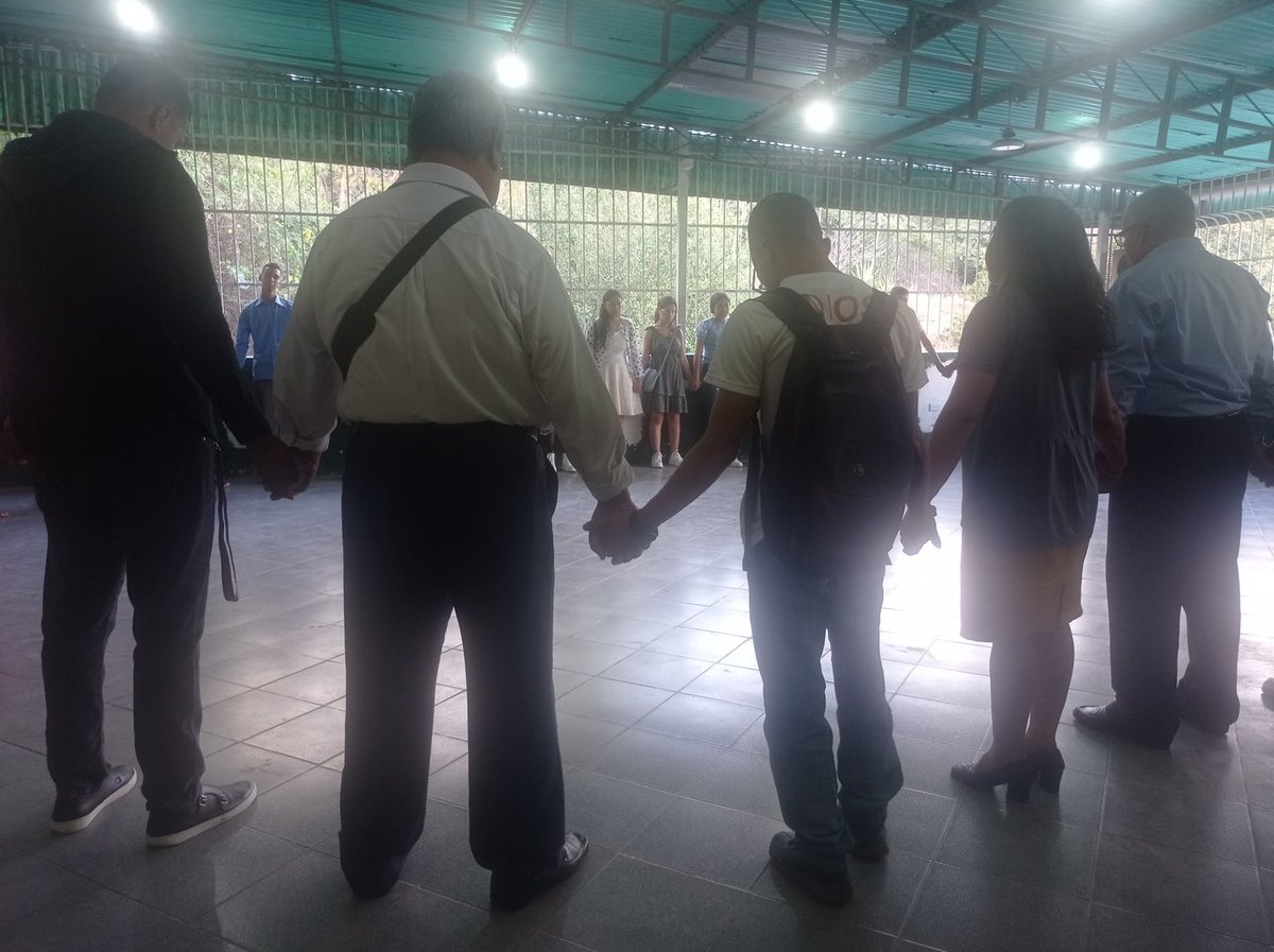 Iglesia de guatire central se une en cadena de Oracion por los jóvenes que inician mañana domingo 02 de abril, su nueva aventura en el camporee conqui-guia "SOMOS VENCEDORES"

#IASDGUATIREC
#AVCORIENTAL
#JOVENESAVCOR 
#somosguatire
#somosavcor