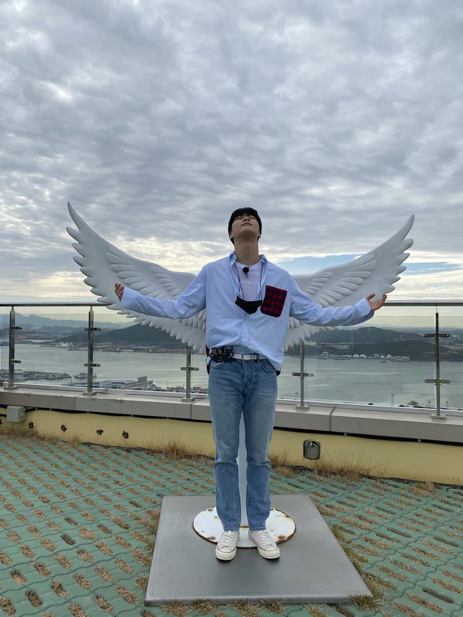 OMGcelebriteen's tweet photo. Este 22 de abril, tiempo de Corea del Sur, se realizó de manera privada el funeral de #MOONBIN, del grupo ASTRO. Mientras que su fandom Aroha y la comunidad del K-pop siguen recordándolo por su talento, carisma, y brillante sonrisa.
Descansa en paz, Binnie. 🕊️🤍 https://t.co/TOgUSALeCe