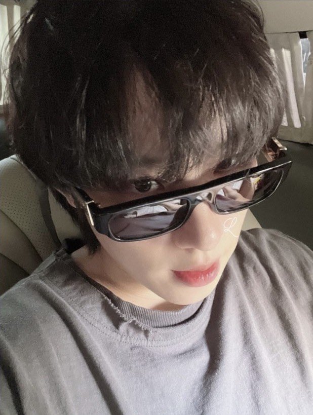 cheol2_2's tweet photo. 선글라스미남 https://t.co/QSLJ2FSY2H