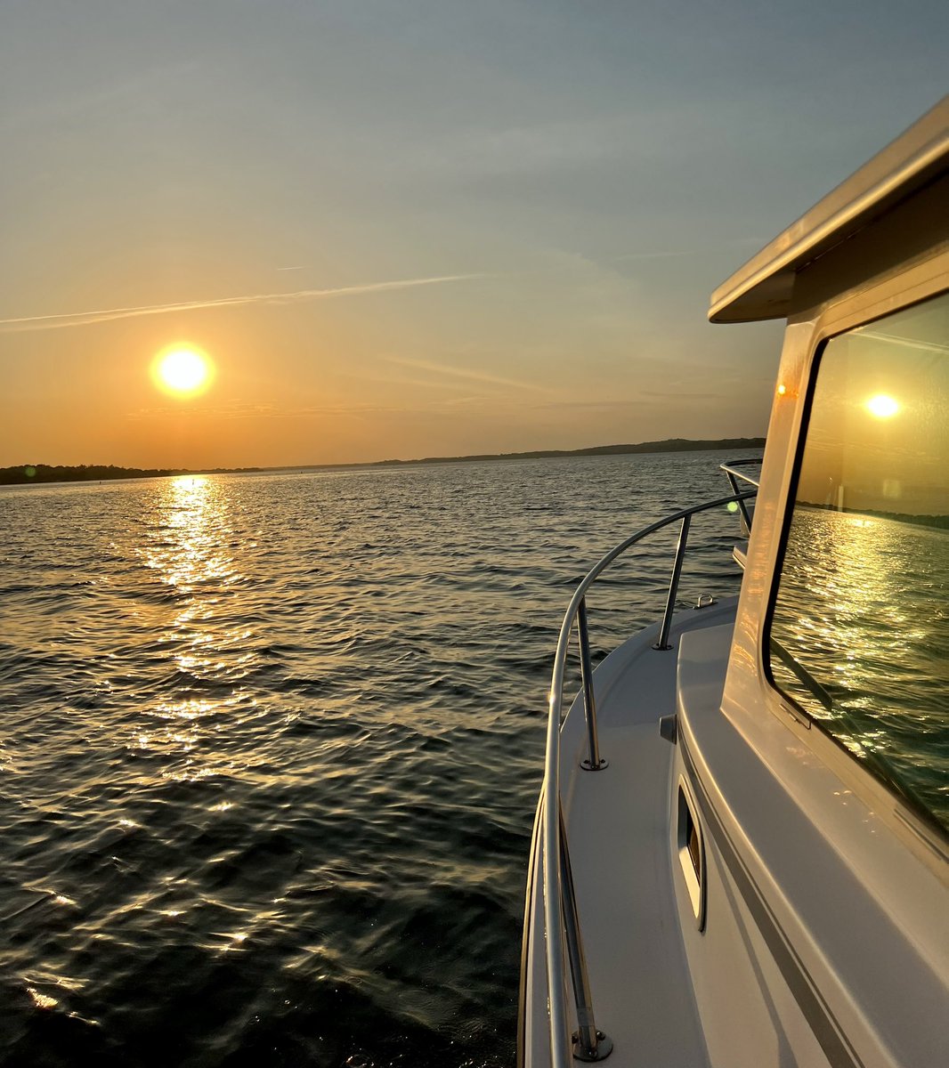 Dead_Sassy's tweet photo. Kicked off the beginning of boating season with a couple of smiles #saltlife #chesapeakebay https://t.co/SzhZnHsxBL