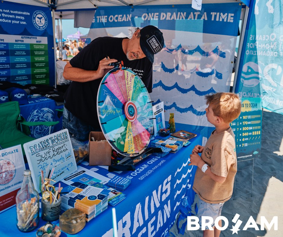 SwitchfootBroAm's tweet image. Happy #EarthDay! 🌎#BroAm prioritizes sustainability every year, from composting and recycling to water to refill stations. We’re committed to reducing our environmental impact. Thanks @solanacenter  for educating Beach Fest attendees on sustainability practices! #PlayYourPart