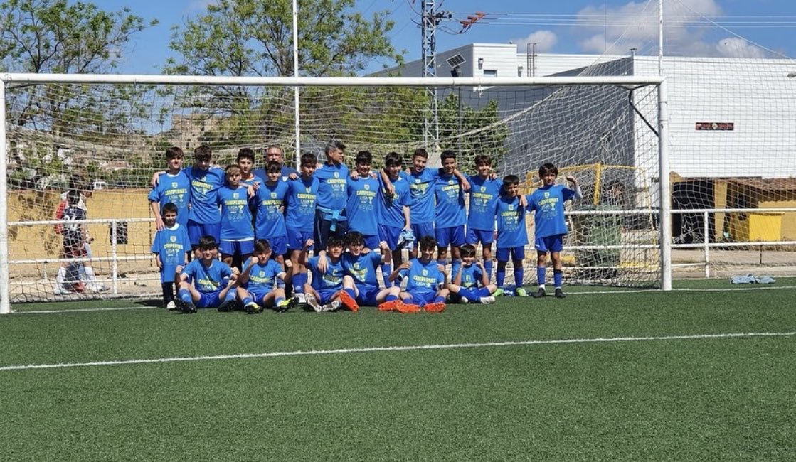 pjparejo's tweet photo. El equipo Infantil A del ⁦@CAGimnasticoDB⁩ se ha proclamado hoy Campeón de Liga de su grupo de la Segunda División Extremeña… Muchísimas Felicidades!!! #GoAzules #DonBenitoTeEmpuja https://t.co/6TAvNtu8H0