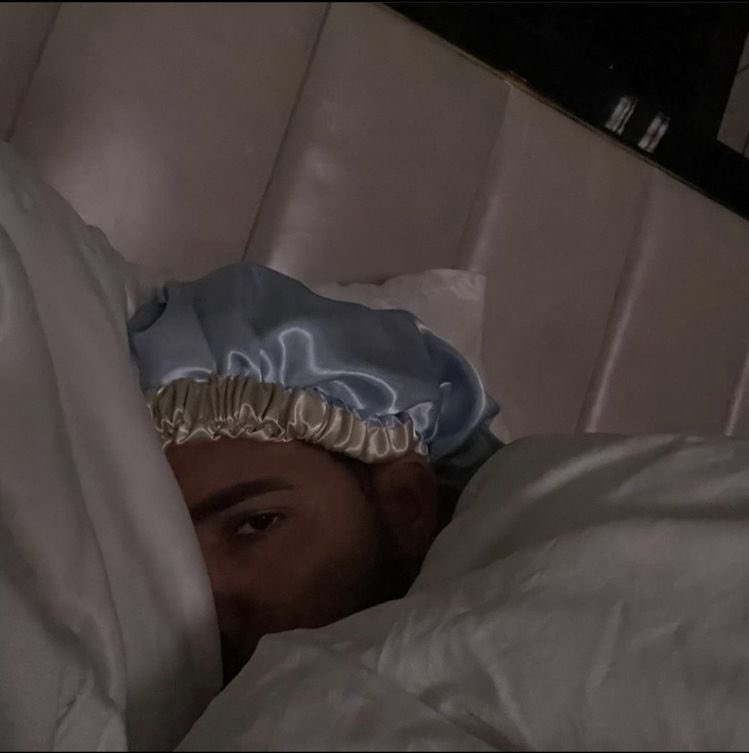 naihavin's tweet photo. When I’m slowly falling asleep on ft and they continue to talk https://t.co/LF66X5Zo96