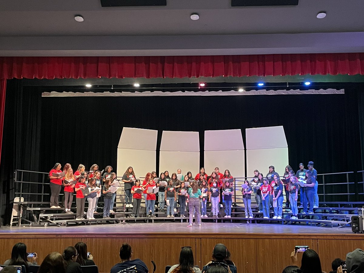 Great performances all day by choirs, ballet folklorico groups, elementary bucket drums and more! Stop by for the DVISD honors band, Keynote speaker SaulPaul, Jazz, and more fun for the family!