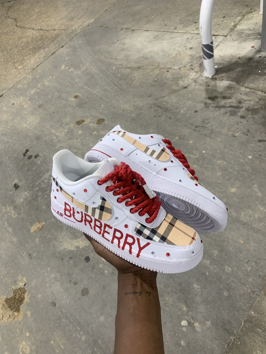 d__robert's tweet photo. This how I keep my head above water because too much negativity going on around me 🫡 

“Red 🅱️URBERRY Fazzooss”❤️❤️

#2tallcustoms🧘🏾‍♂️ https://t.co/HNPQvYwLCz