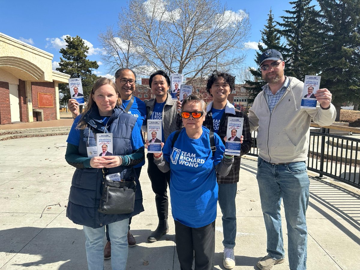 richardwongedm's tweet photo. I'm so happy to have such a great team of volunteers working together to make a positive difference in our community. 🤩
Interested in joining our team?
🌐 https://t.co/jPTfrAG3GZ
#volunteer #teamwork #makingafifference #yeg #edmontondt #edmonton #yegdt #downtownyeg #ucp #r... https://t.co/LQvZjEh9dr