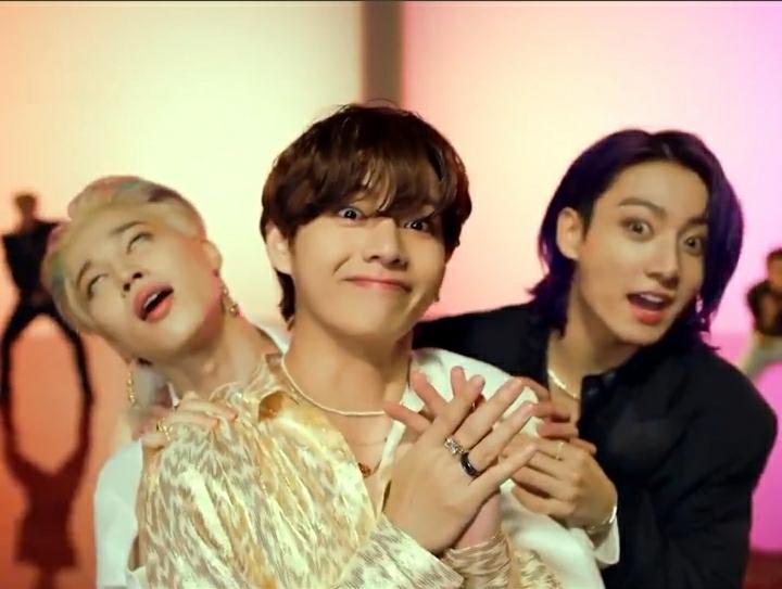 ksjvee's tweet photo. vminkook moments to cleanse your timeline: a beautiful thread ࿐ ˚ . ✦ https://t.co/uab7EJcDJZ