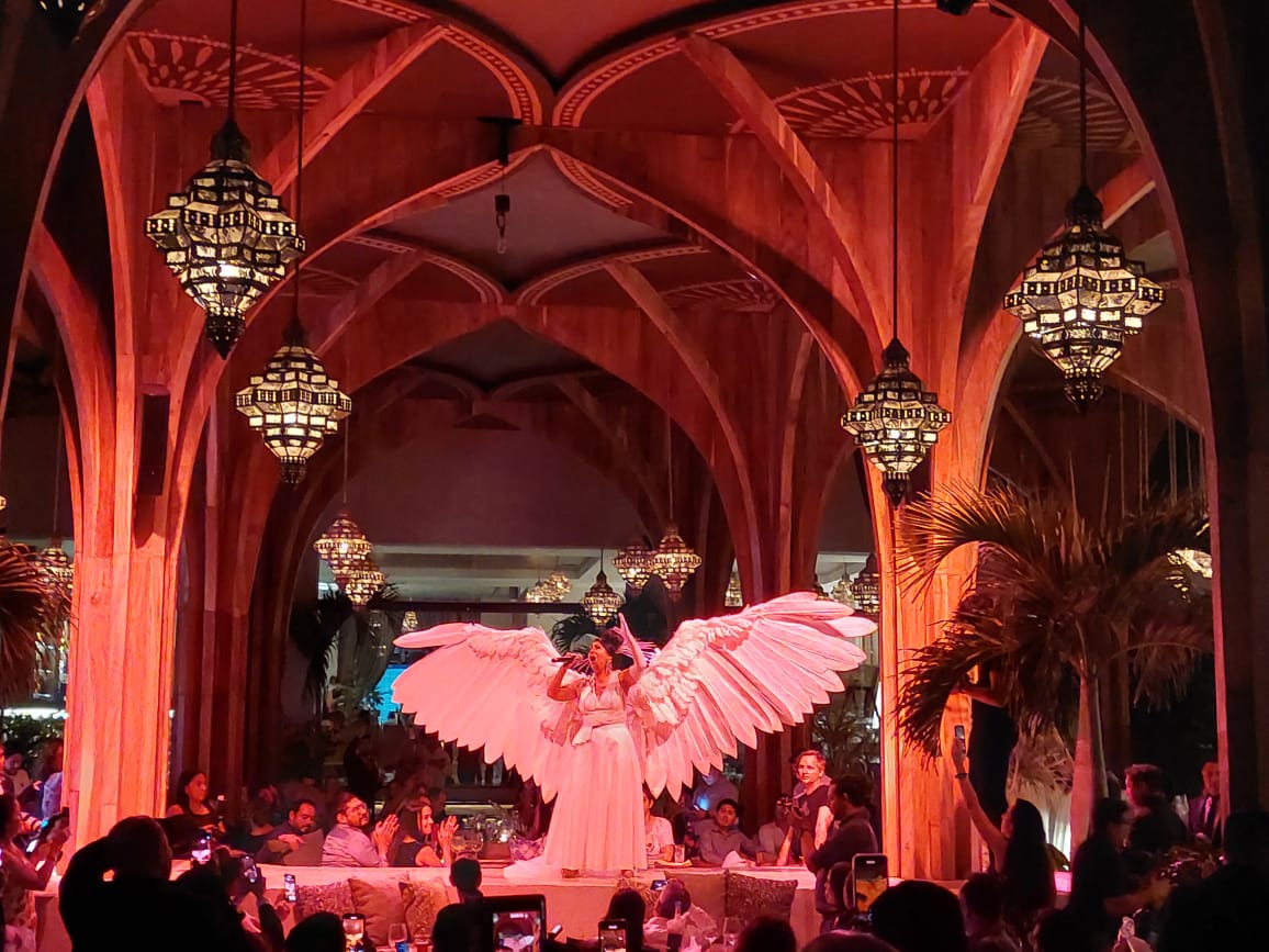 ericksommet's tweet photo. The now very famous mechanical wings I made for the Soprano Laura Chuc.  This beautiful shit was taken at the Premios Sasil in Cancún.
#cosplay #wings #soprano #premiosasil #Amazing #performance #living_machine #contemporaryartist
#cultura #Cancun #quintanaroo https://t.co/ThSFERVIBk