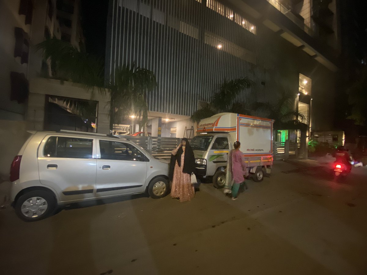 laxmicallista's tweet photo. @MTPHereToHelp these two vehicles parked in front of society gate. Plz get this removed . Laxmi callista CHSL, Jawahar Nagar ,Goregaon West road no 3 https://t.co/bKMXCIINjZ