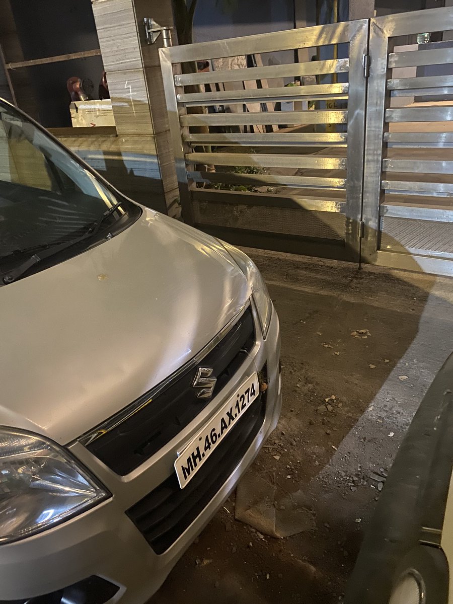 laxmicallista's tweet photo. @MTPHereToHelp these two vehicles parked in front of society gate. Plz get this removed . Laxmi callista CHSL, Jawahar Nagar ,Goregaon West road no 3 https://t.co/bKMXCIINjZ