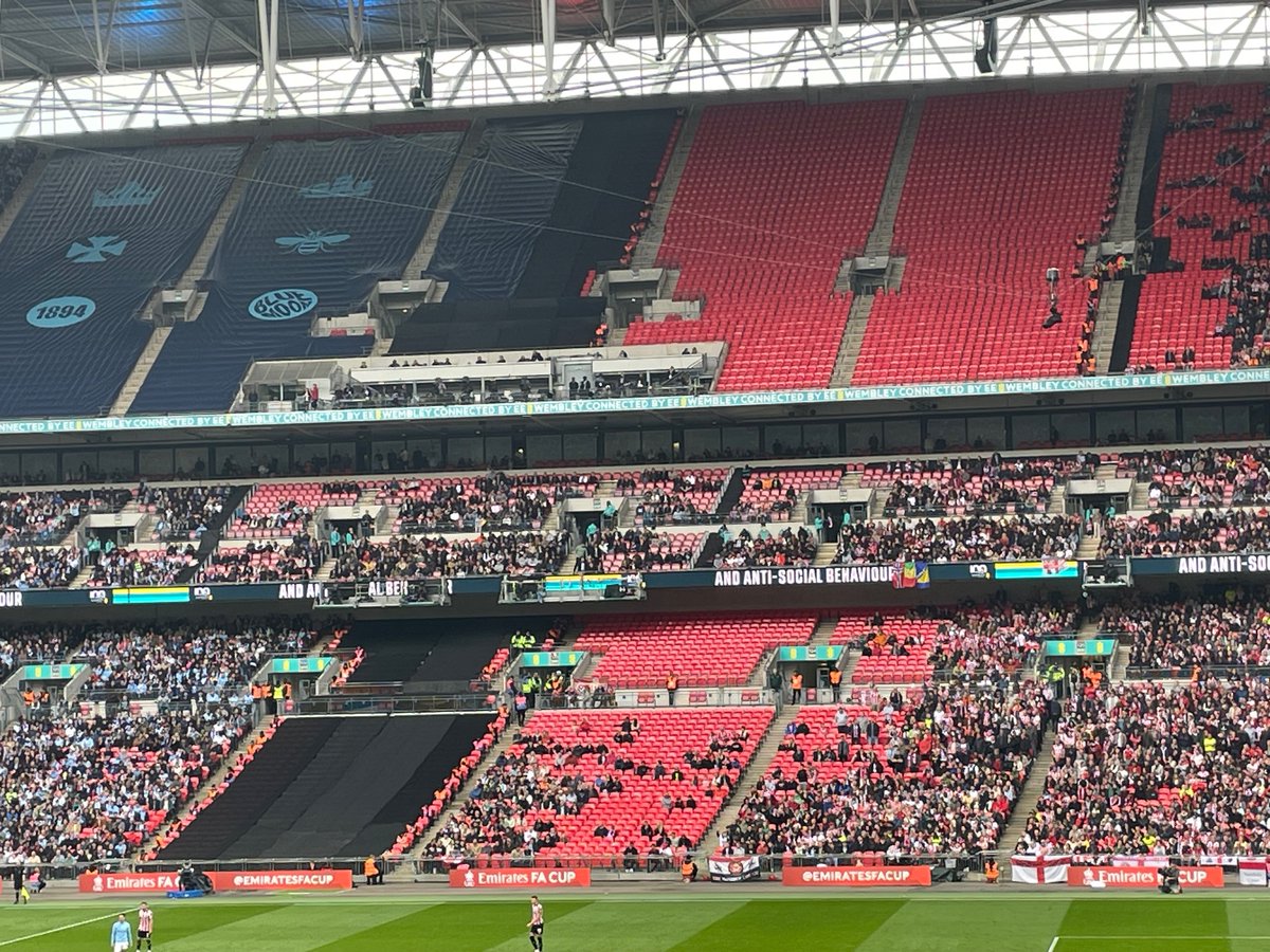 This is why FA cup semi-finals should not be staged at Wembley .. thousands of empty seats for #Facupsemifinal today . Take them around the country