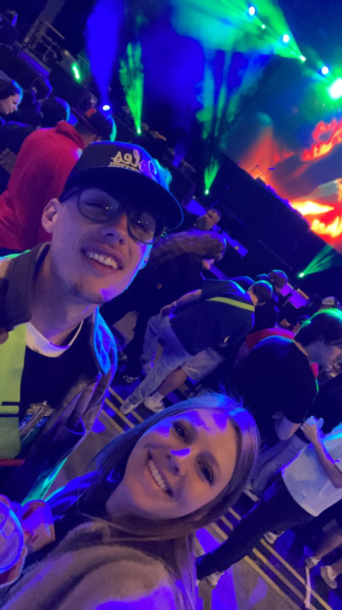 mrstoxiictiny's tweet photo. Huge shoutout to everyone on the #Goodtriptour definitely a night I will never forget! This was a once in a lifetime experience and I’m so glad I got to experience it! Meeting @wizkhalifa is by far one of the coolest things I’ve ever gotten to do! Keep doing what you do 😎🫶🏻 https://t.co/wwpExF97Cr