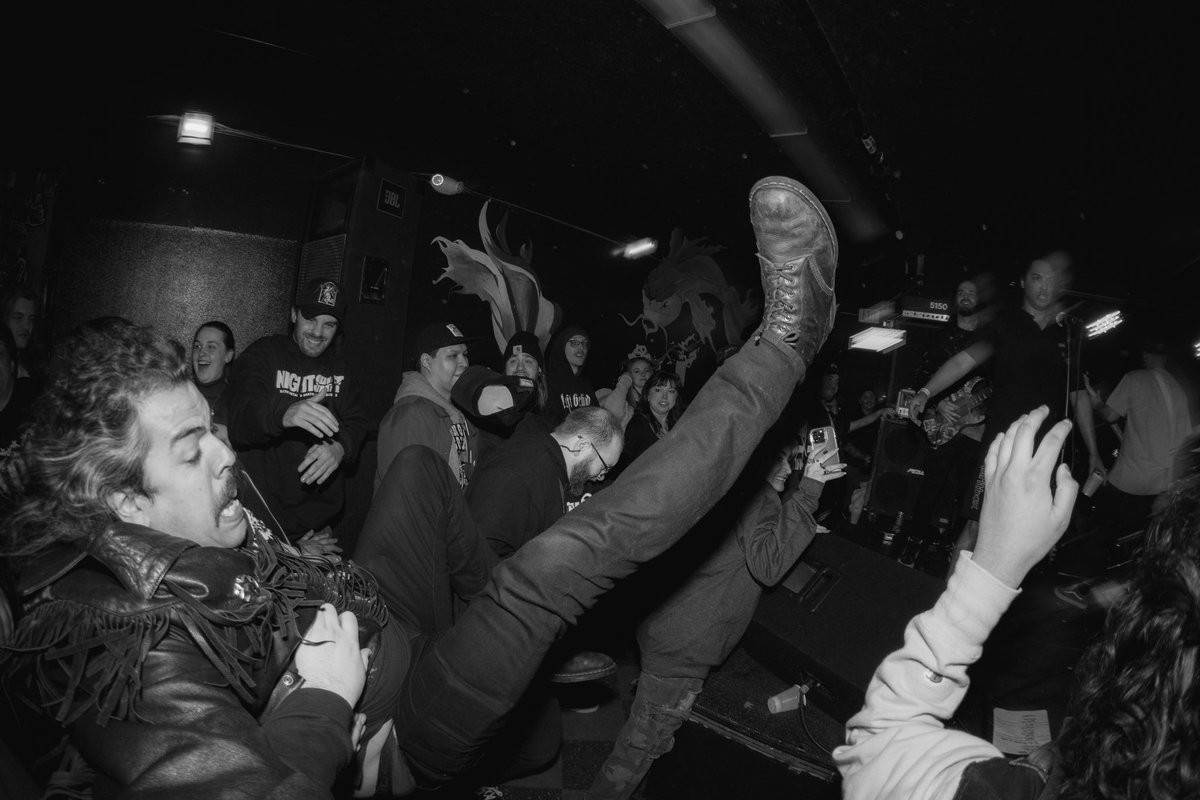 ATTENTION ROCKERS MOSHERS CHILLERS AND TWO STEPPERS 
TND Fest 10 photos are now live.
Photos are separated by nights, I decided not to categorize them by band so y’all can pick out your favorite photos.

drive.google.com/drive/folders/…

with love, Ben <3