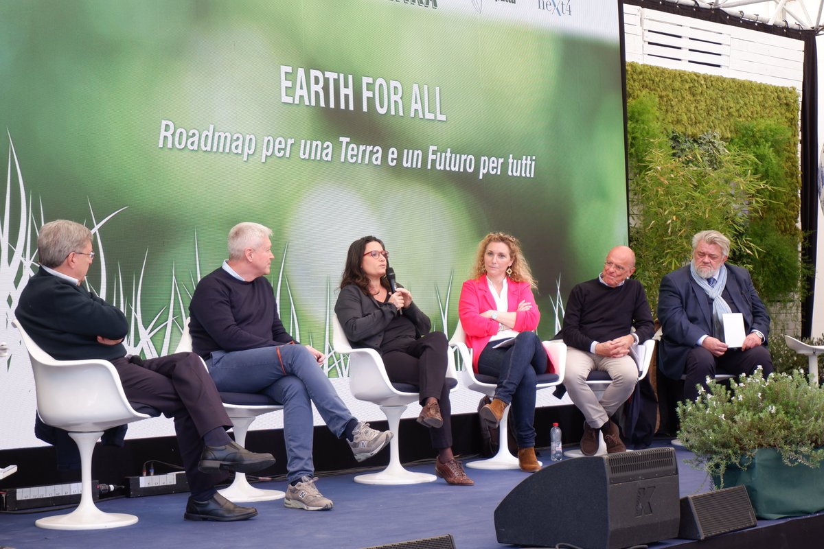 EnvDefenseEuro's tweet photo. #ICYMI This morning's insightful @EarthDayItalia expert panel session is now available for streaming! 
👉 [in 🇮🇹] https://t.co/8MHFZgr6Et

With @RiccardoLuna, @bologna_g, @wganapini, @PierluigiSassi, @jrockstrom, @MaxPaiella, @Sollazzoff and more. #EarthDay2023 https://t.co/ym8FZ19vnd