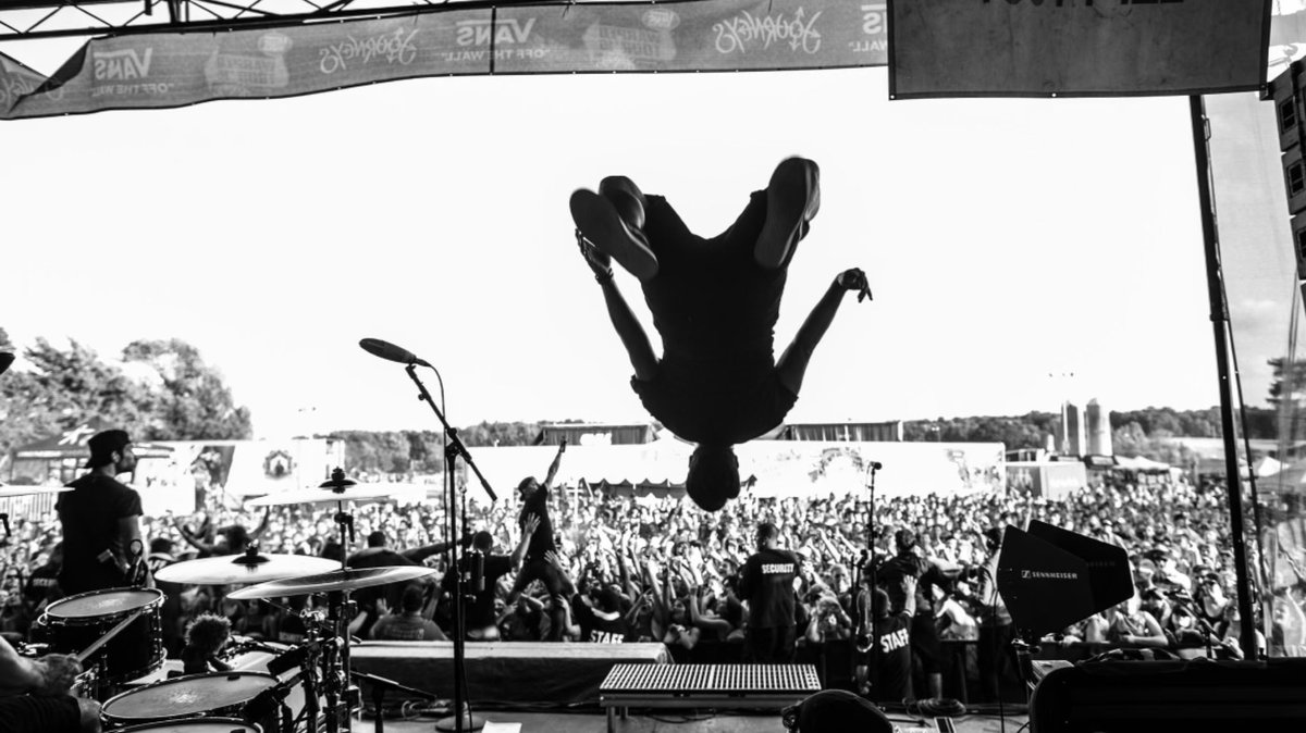 Yellowcard's tweet photo. You bring me down from my cloud
You keep my feet on the ground
Bring me back to life
Bring me back to life
#cutmemick https://t.co/yr80KSDlsM