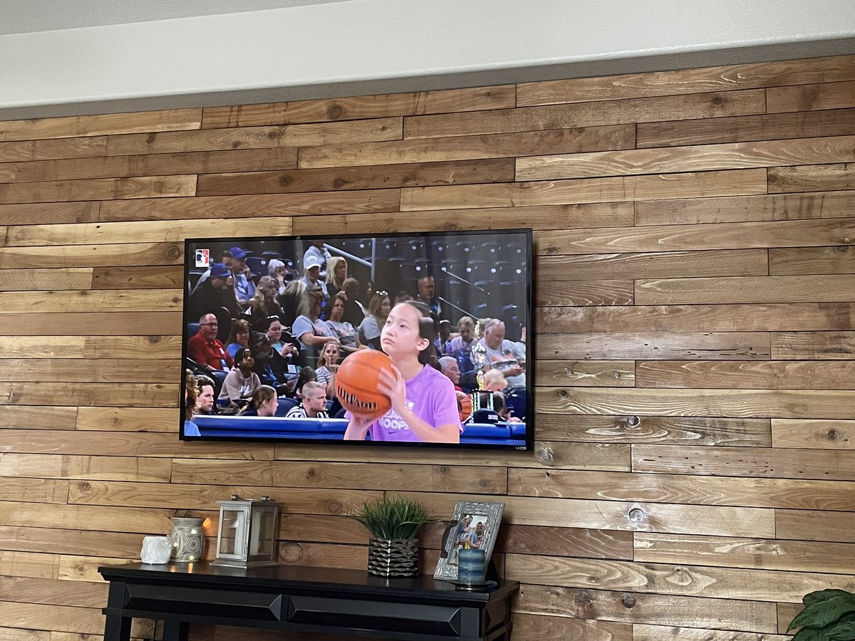SCE_Principal's tweet photo. Principal Perks: When you get a lazy Saturday because of the snow but you get to watch one of our 5th grade Eagles on tv participating in the #HoopShoot National Finals in Chicago. Way to go Alexa T! #FiveStarProud https://t.co/l4uECLMg0c