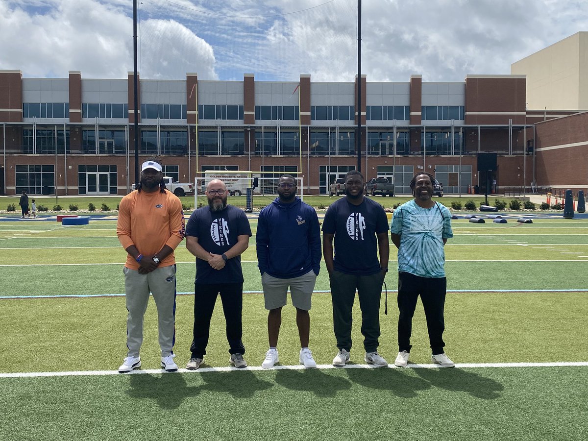 REFINEDFB's tweet photo. What a great day for the future.  Vikings of all ages training and serving our youth.   THIS IS SPARTANBURG!!! https://t.co/Dtx7DjQmvk