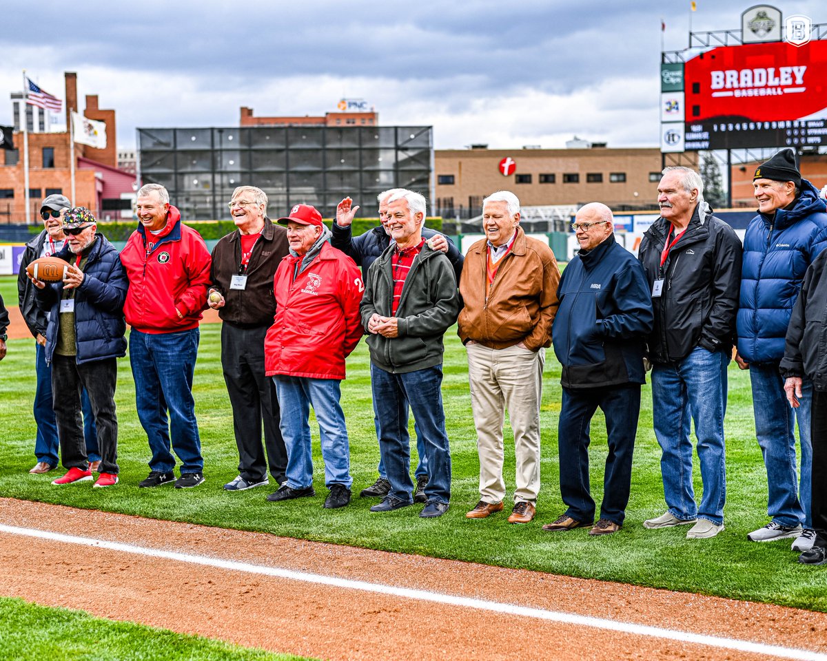 BradleyBaseball's tweet photo. 𝗧𝗛𝗔𝗡𝗞 𝗬𝗢𝗨 to Bradley Football alumni for coming out to Dozer Park for today's game! 🏈 https://t.co/nZlsbiWdy1
