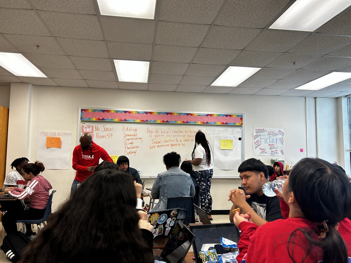 ThompsonDurell's tweet photo. STAAR Super Saturday at SGHS! Shout out to all the teachers and students! Titans will Slay the STAAR! https://t.co/ZqfXBCsW8p